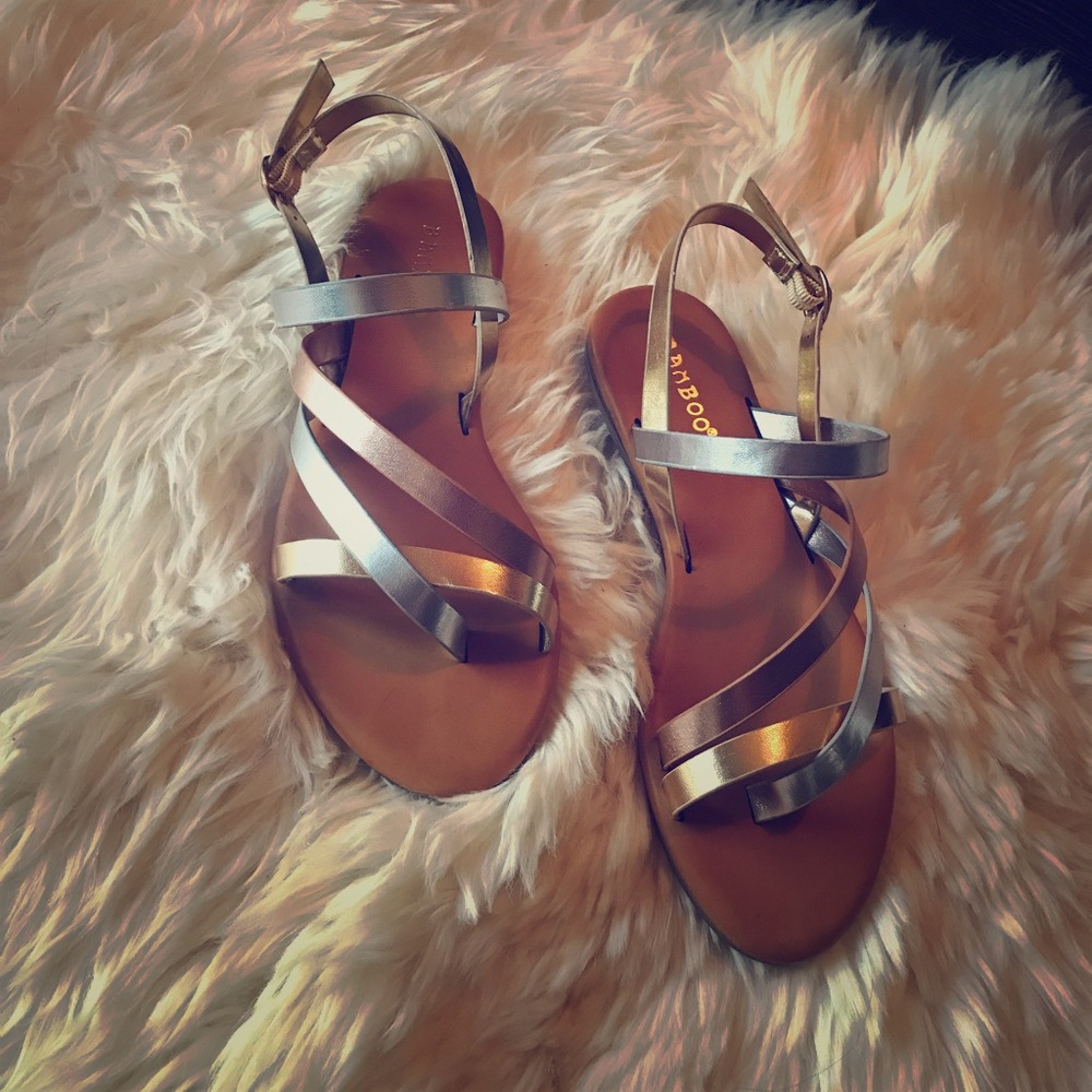Summer sandals tri-color size 6